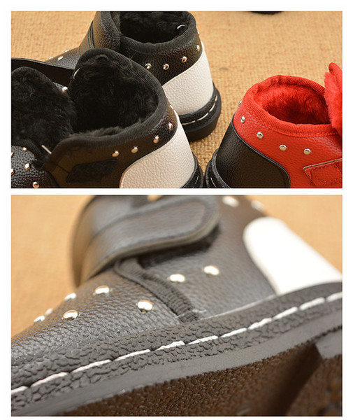 Γλυκίες  παιδικές μπότες για κορίτσια με μεταλλική διακόσμηση