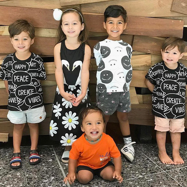 Ежедневна тениска - унисекс с надписи, в черен цвят