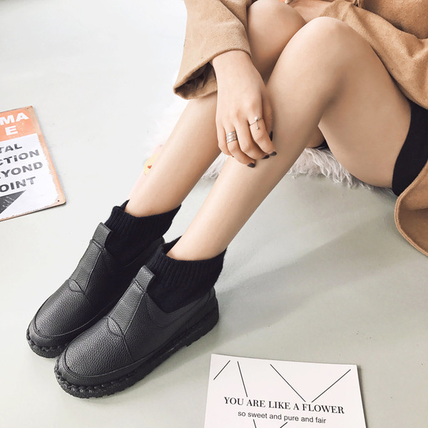 Κομψές γυναικείες μπότες σε τρία χρώματα