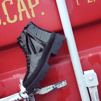 Много стилни ретро боти за дамите с груба подметка 