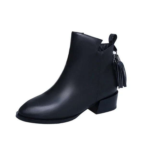 Елегантни дамски боти на лек ток и заострени  в черен цвят