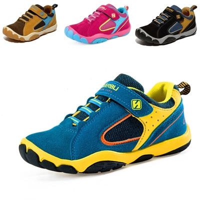 Спортни детски маратонки за момчета и момичета с лепенки в различни цветове