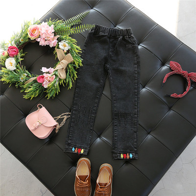 Παιδικά τζιν φθινοπωρινά για τα κορίτσια σε δύο χρώματα κατάλληλα για την καθημερινή ζωή