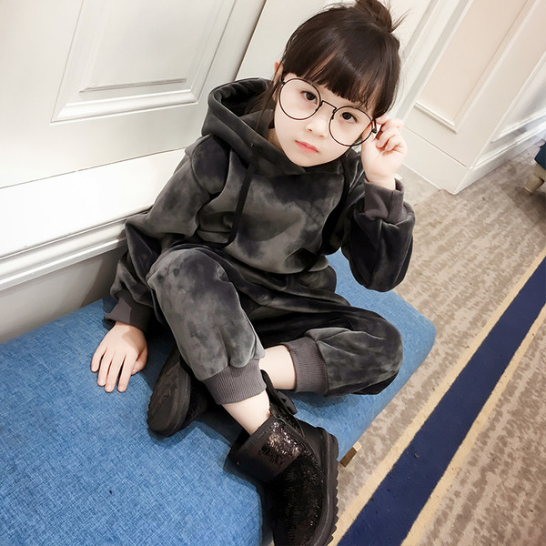 Σπορ-κομψό παιδικό σετ βελούδου σε τρία χρώματα