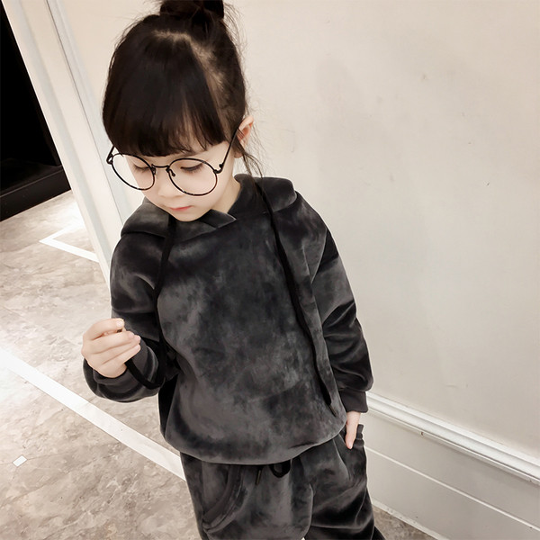 Σπορ-κομψό παιδικό σετ βελούδου σε τρία χρώματα