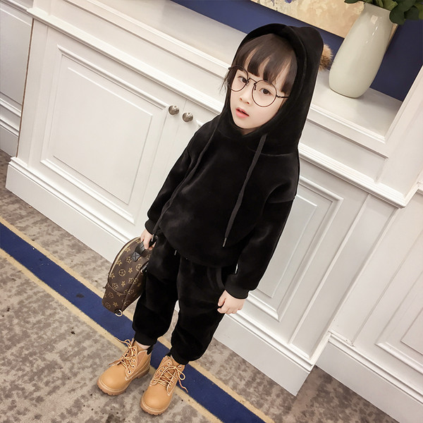 Σπορ-κομψό παιδικό σετ βελούδου σε τρία χρώματα