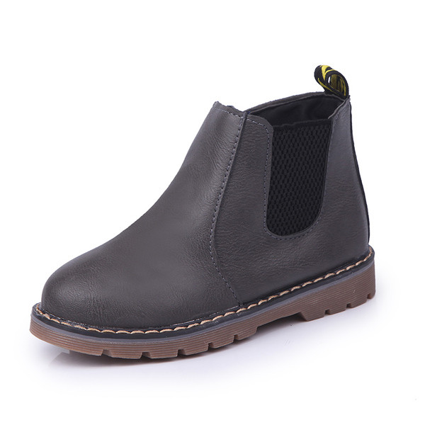 Απλό μοντέλο παιδικές μπότες για αγόρια και κορίτσια σε τρία χρώματα