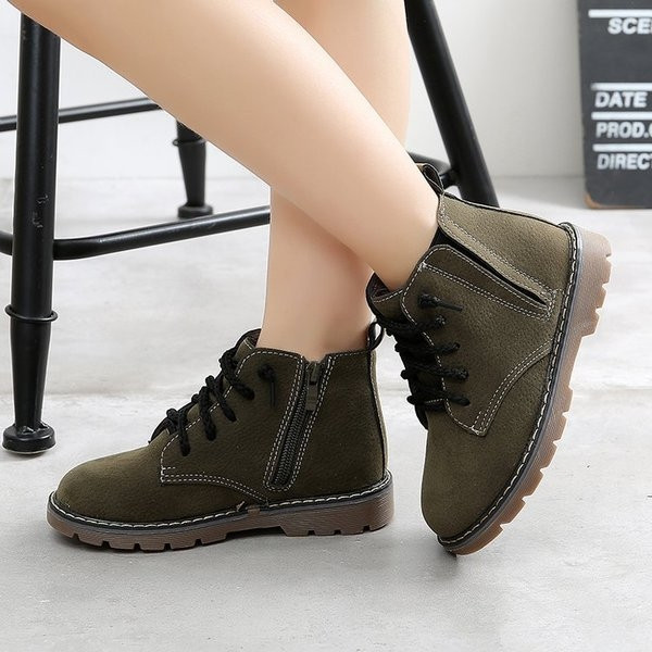 Παιδικές ρετρό μπότες για αγόρια σε τρία χρώματα