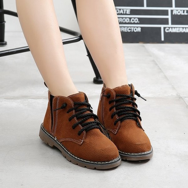 Παιδικές ρετρό μπότες για αγόρια σε τρία χρώματα