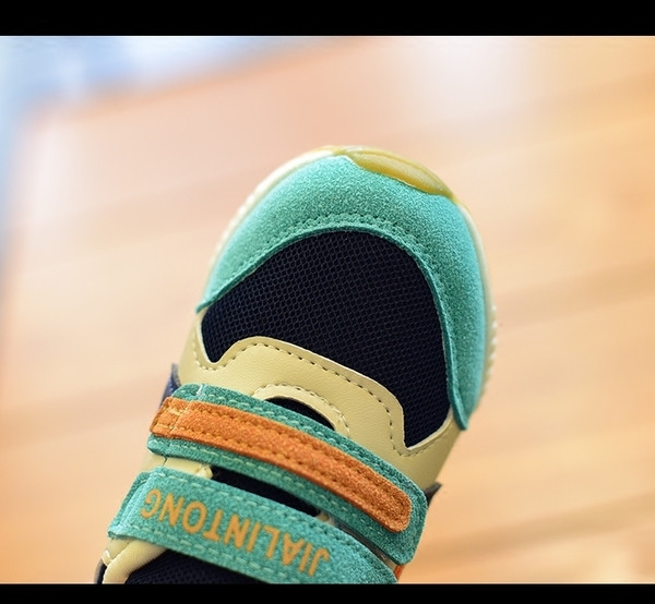 Αθλητικά παιδικά  παπούτσια για κορίτσια και αγόρια σε τρία χρώματα