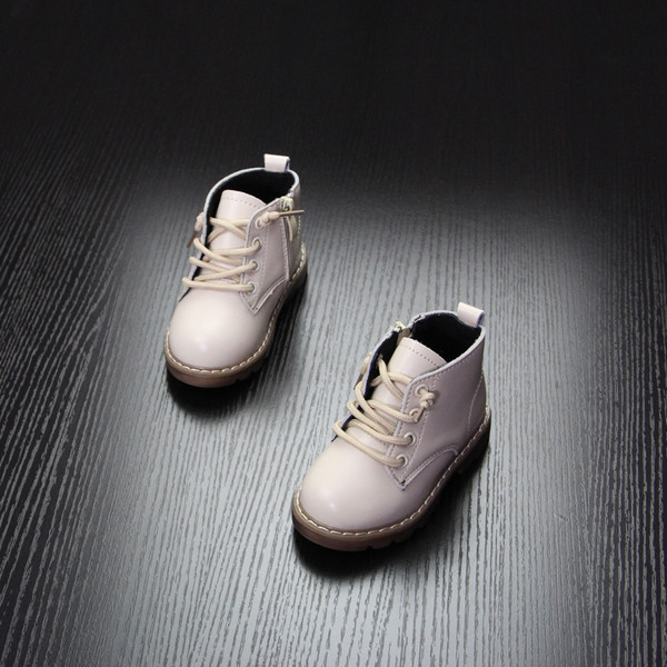 Κομψά παιδικά παπούτσια ρετρό  σε δύο χρώματα