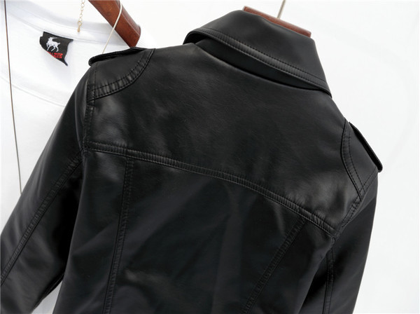 Γυναικείο μπουφάν για το φθινοπώρου σε μαύρο χρώμα από οικολογικό δέρμα