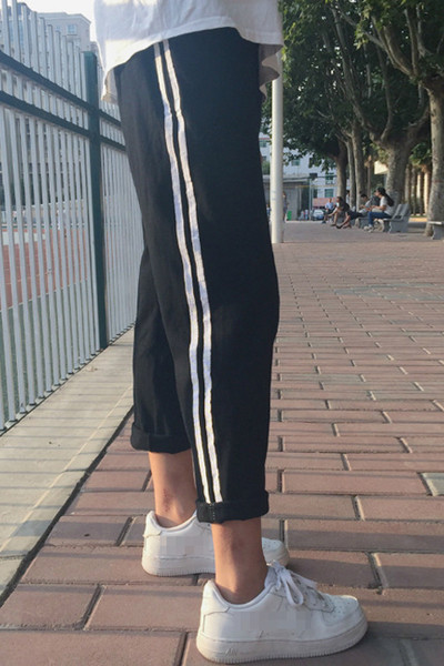 Σύγχρονα σπορ-κομψά γυναικεία παντελόνια