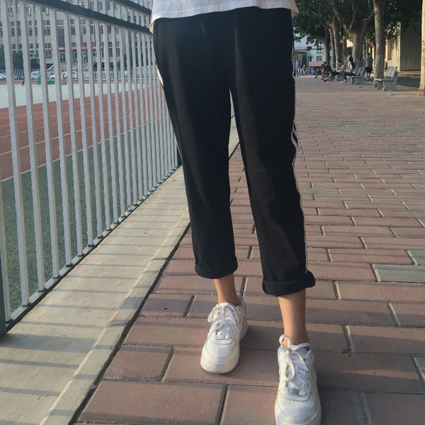 Σύγχρονα σπορ-κομψά γυναικεία παντελόνια