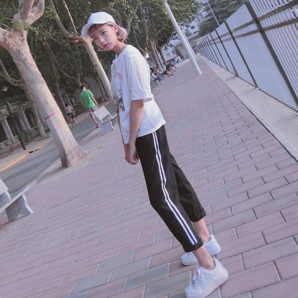 Σύγχρονα σπορ-κομψά γυναικεία παντελόνια