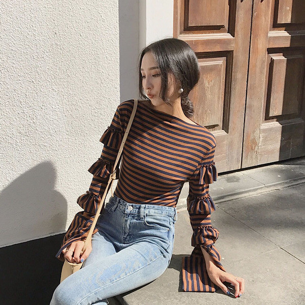 Модерна дамска блуза на райе с интересни ръкави в два цвята