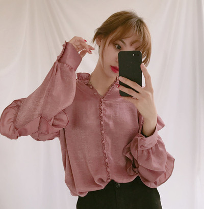 Елегантна дамска риза в свободен стил