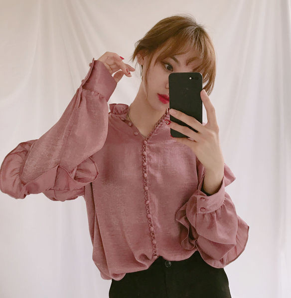 Елегантна дамска риза в свободен стил 