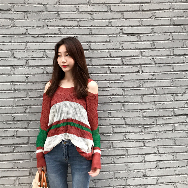 Όμορφο γυναικείο πουλόβερ με ευρύ μοτίβο 