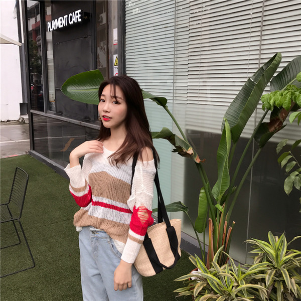 Όμορφο γυναικείο πουλόβερ με ευρύ μοτίβο 