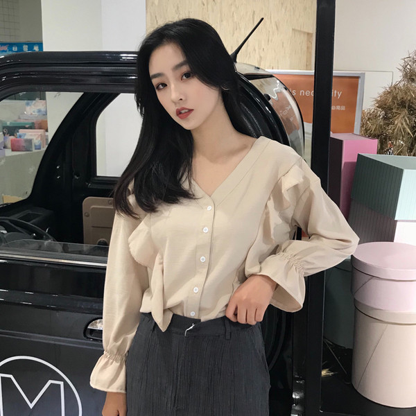 Κομψό γυναικείο πουκάμισο σε δύο V-necked χρώματα