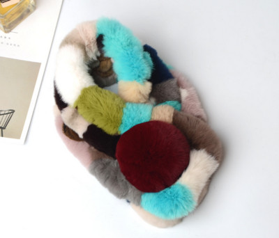 Ένα μεγάλο μαλακό και πολύ ζεστό γυναικείο κασκόλ πολλά χρώματα