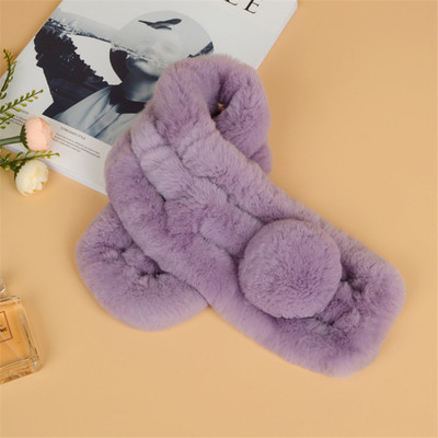 Ένα μεγάλο μαλακό και πολύ ζεστό γυναικείο κασκόλ πολλά χρώματα