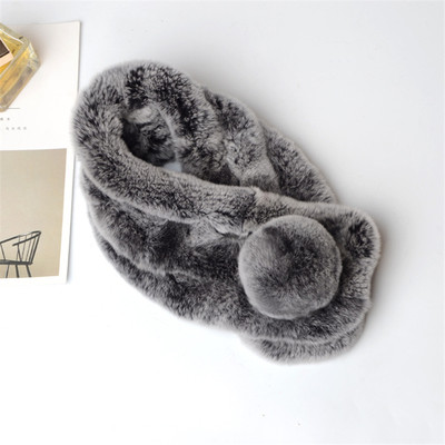 Ένα μεγάλο μαλακό και πολύ ζεστό γυναικείο κασκόλ πολλά χρώματα