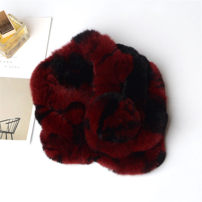 Ένα μεγάλο μαλακό και πολύ ζεστό γυναικείο κασκόλ πολλά χρώματα