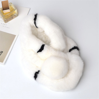 Ένα μεγάλο μαλακό και πολύ ζεστό γυναικείο κασκόλ πολλά χρώματα