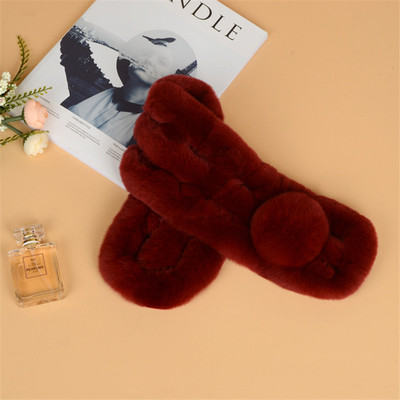 Ένα μεγάλο μαλακό και πολύ ζεστό γυναικείο κασκόλ πολλά χρώματα