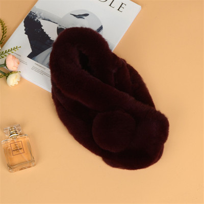 Ένα μεγάλο μαλακό και πολύ ζεστό γυναικείο κασκόλ πολλά χρώματα