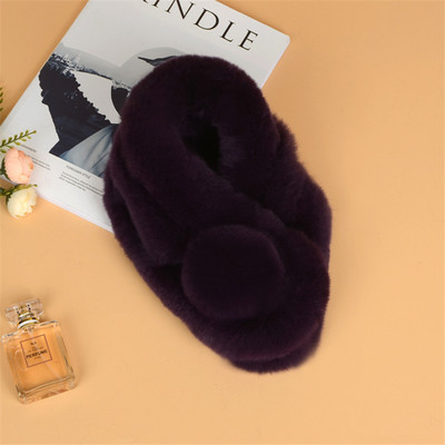 Ένα μεγάλο μαλακό και πολύ ζεστό γυναικείο κασκόλ πολλά χρώματα