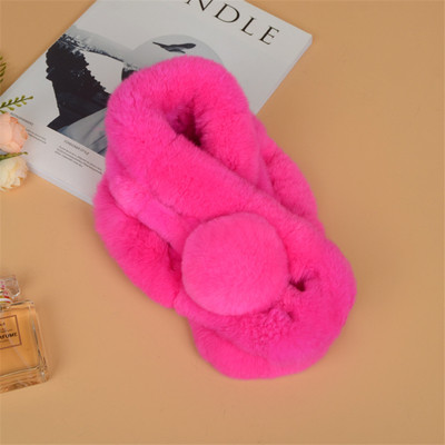 Ένα μεγάλο μαλακό και πολύ ζεστό γυναικείο κασκόλ πολλά χρώματα