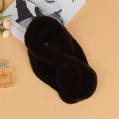 Ένα μεγάλο μαλακό και πολύ ζεστό γυναικείο κασκόλ πολλά χρώματα