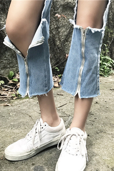 Μοντέρνα γυναικεία τζιν - σχισμένα και με φερμουάρ