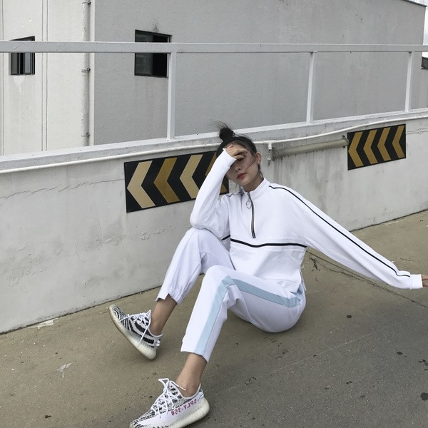 Αθλητικό-κομψό γυναικείο σετ σε διάφορα χρώματα