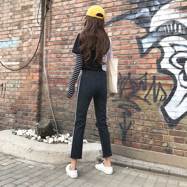 Casual γυναικεία τζιν με υψηλή μέση και λευκά λουριά