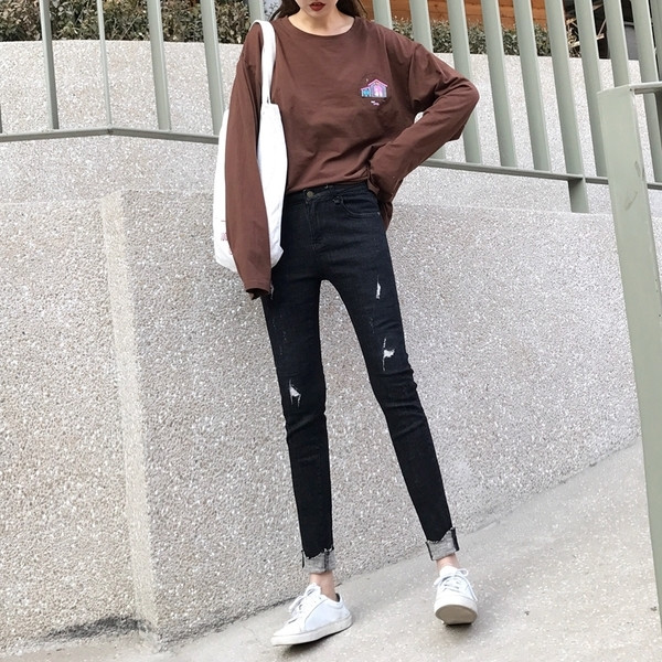 Κομψά γυναικεία τζιν - Λεπτά και σκισμένα, ψηλή μέση