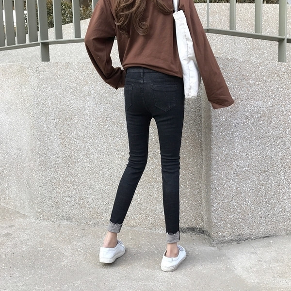 Κομψά γυναικεία τζιν - Λεπτά και σκισμένα, ψηλή μέση