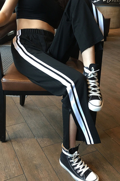 Μοντέρνα αθλητικά κομψά γυναικεία παντελόνια σε μαύρο χρώμα 