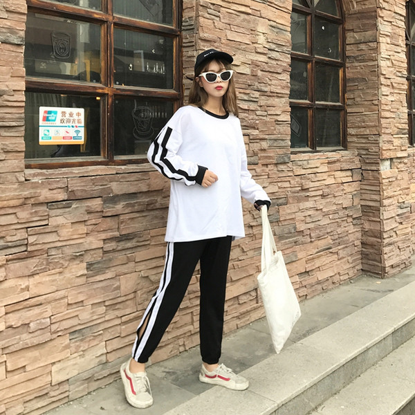 Μοντέρνα γυναικεία παντελόνια σε μαύρο χρώμα με λευκές λωρίδες