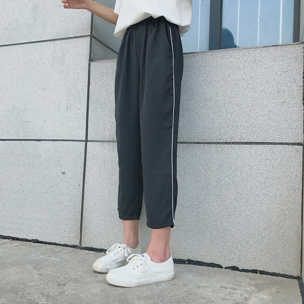 Φθινοπωρινά αθλητικά γυναικεία παντελόνια με μήκος 7/8