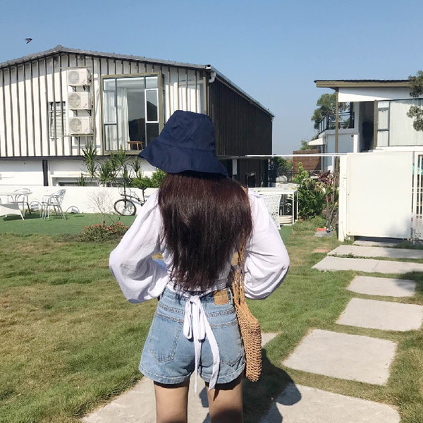 Спортно-елегантна дамска блуза в широк модел в черен и бял цвят