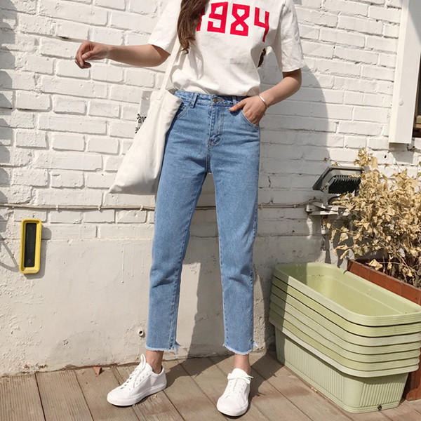 Γυναικεία τζιν με υψηλή μέσης σε καθαρό σχέδιο και μήκος 7/8