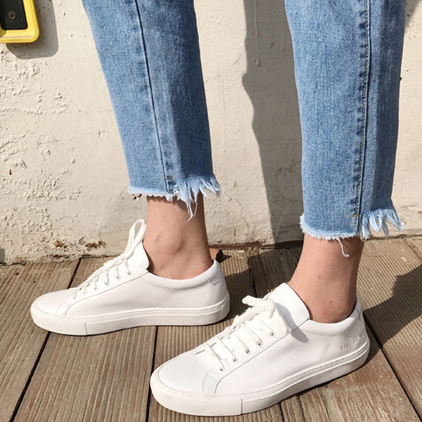 Γυναικεία τζιν με υψηλή μέσης σε καθαρό σχέδιο και μήκος 7/8