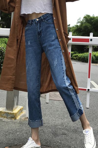 Μοντέρνα γυναικεία τζιν με ψηλή μέση