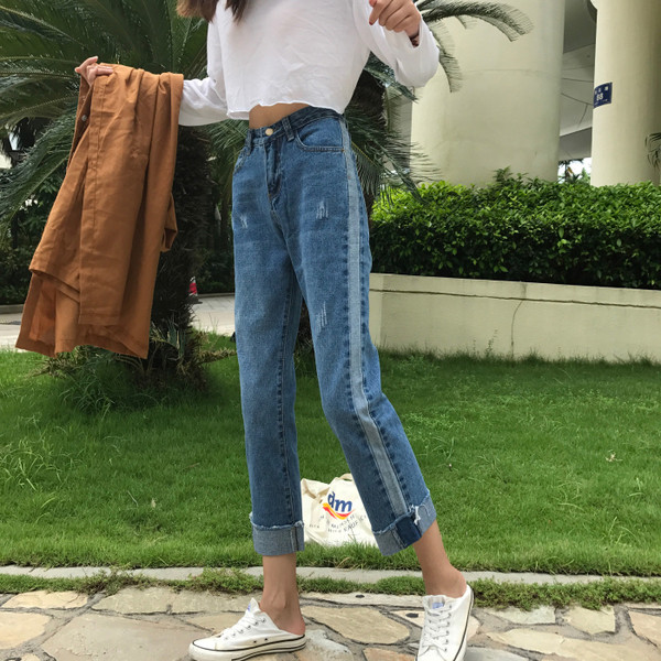 Μοντέρνα γυναικεία τζιν με ψηλή μέση