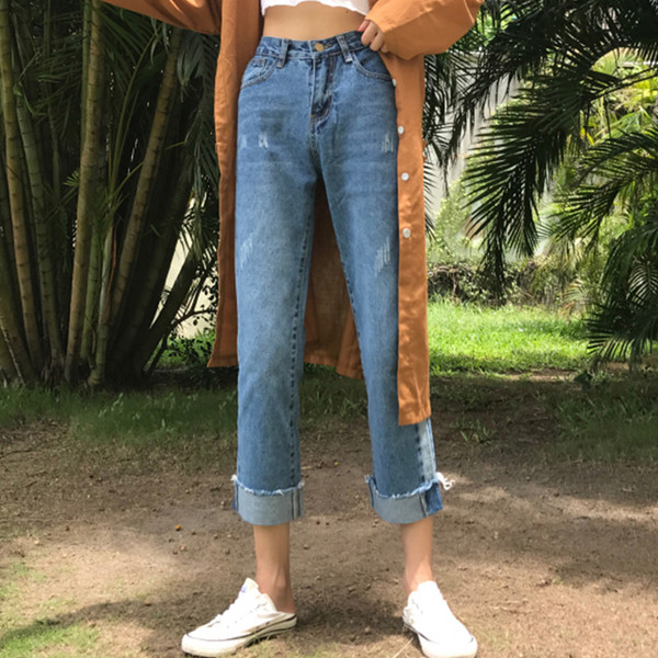 Μοντέρνα γυναικεία τζιν με ψηλή μέση