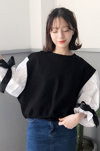 Κομψή γυναικεία μπλούζα σε ευρύ μοτίβο με κορδέλες